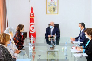 Tunisie : le ministre de la Santé reçoit Hela Mohamed Moussa, neurologue pédiatrique mauritanienne