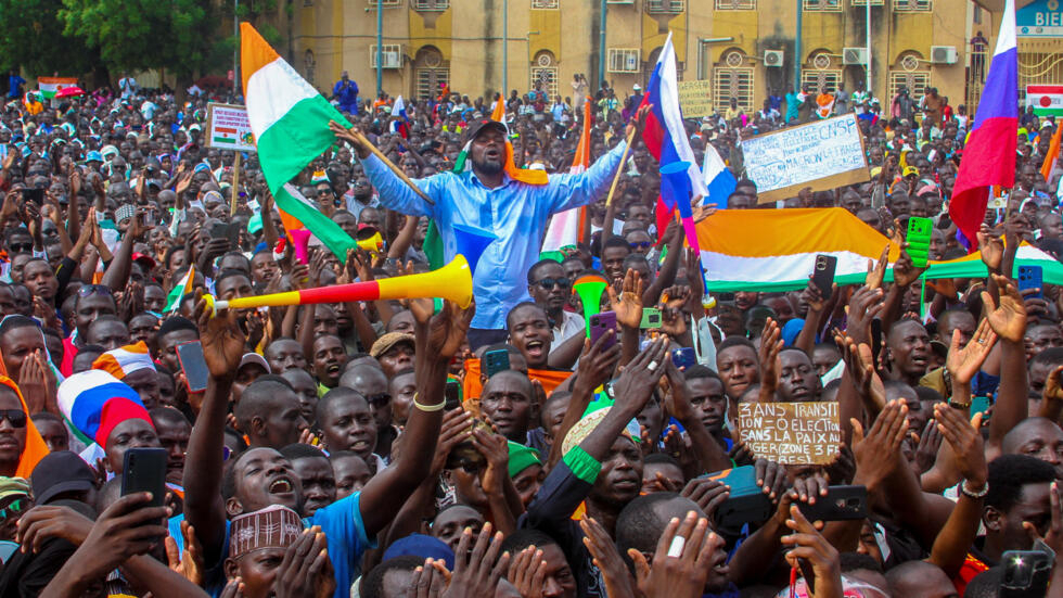 Niger : des milliers de partisans de la junte rassemblés à Niamey et à Agadez
