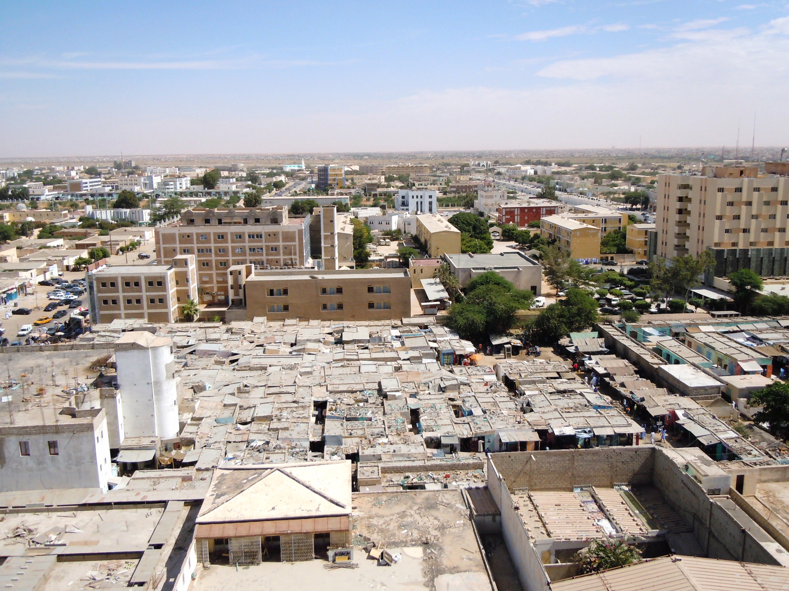 Découverte macabre dans une voiture à Nouakchott : un jeune homme retrouvé mort avec des traces de coups