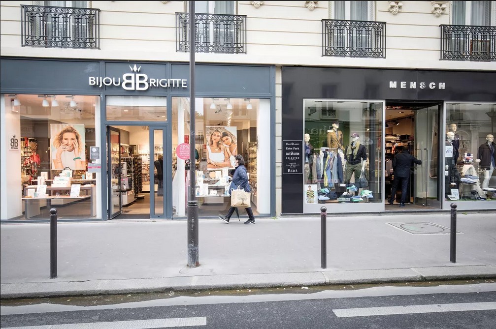À Paris, des magasins climatisés verbalisés pour avoir laissé leurs portes ouvertes