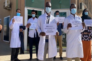 Des pharmaciens manifestent pour demander leur recrutement dans la fonction publique