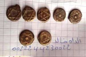 Des orpailleurs découvrent des pièces de monnaie anciennes portant l’étoile de David, dans le Tiris Zemmour