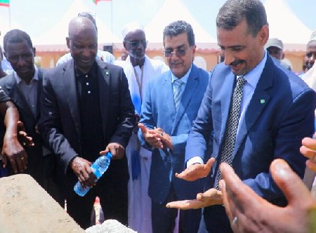 Pose de la première pierre de Galle Pulaar siège de l’Association pour la Renaissance du Pulaar en Mauritanie