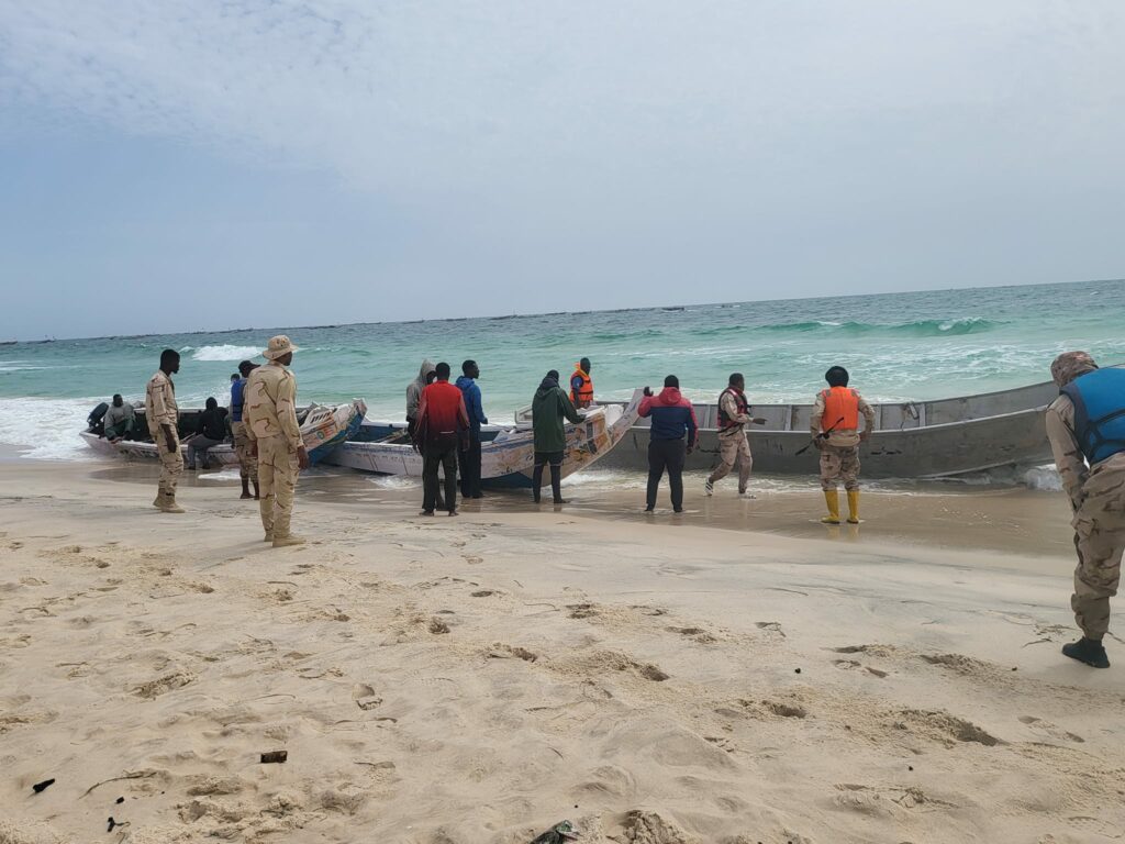 Des plongeurs arrêtés près du port de Tanit 