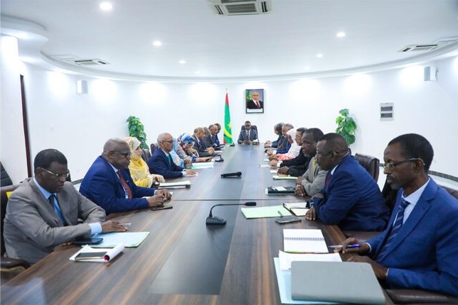 Le PM préside une réunion du comité ministériel chargé du suivi de la mise en œuvre du projet Hayat Jedida