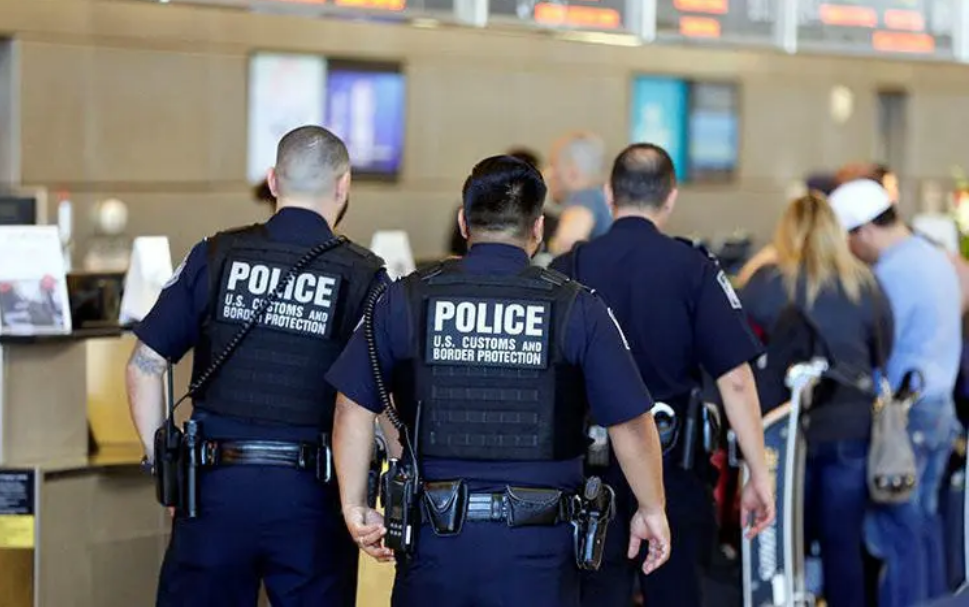 Arrestation à l’aéroport de New-York d’un mauritanien détenteur d’un faux visa