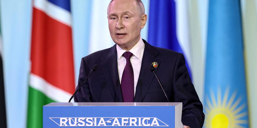 À Sotchi, Vladimir Poutine promet un «soutien total» aux pays africains