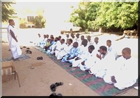 Education: Des prof. grévistes célèbrent la fête dans les locaux du ministère