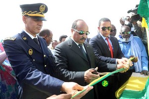  Le Président de la République pose, à M’Beeidi’a, la première pierre du projet d'électrification de 50 villages entre Kaédi et Boghé 