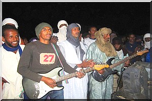 Mauritanie Réfugiés maliens de M'bera : entre la misère et la dawa, la guitare touarègue