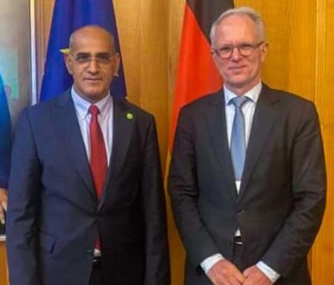 Conférence sur la transition énergétique- Nani Chrougha vend un projet pilote d’hydrogène vert !