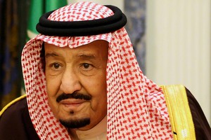 Arabie saoudite: le prince héritier rassure sur la santé du roi Salman