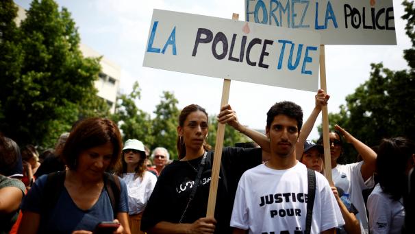 France Un Policier Inculpé Pour Homicide Volontaire Après La Mort D