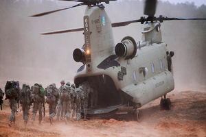Sahel: La Grande-Bretagne confirme l’envoi d’hélicoptères de combats à la force Barkhane  