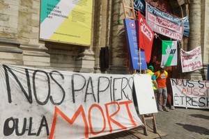 Bruxelles : des sans-papiers du Maghreb, de Guinée, du Sénégal, du Bangladesh et de Mauritanie manifestent