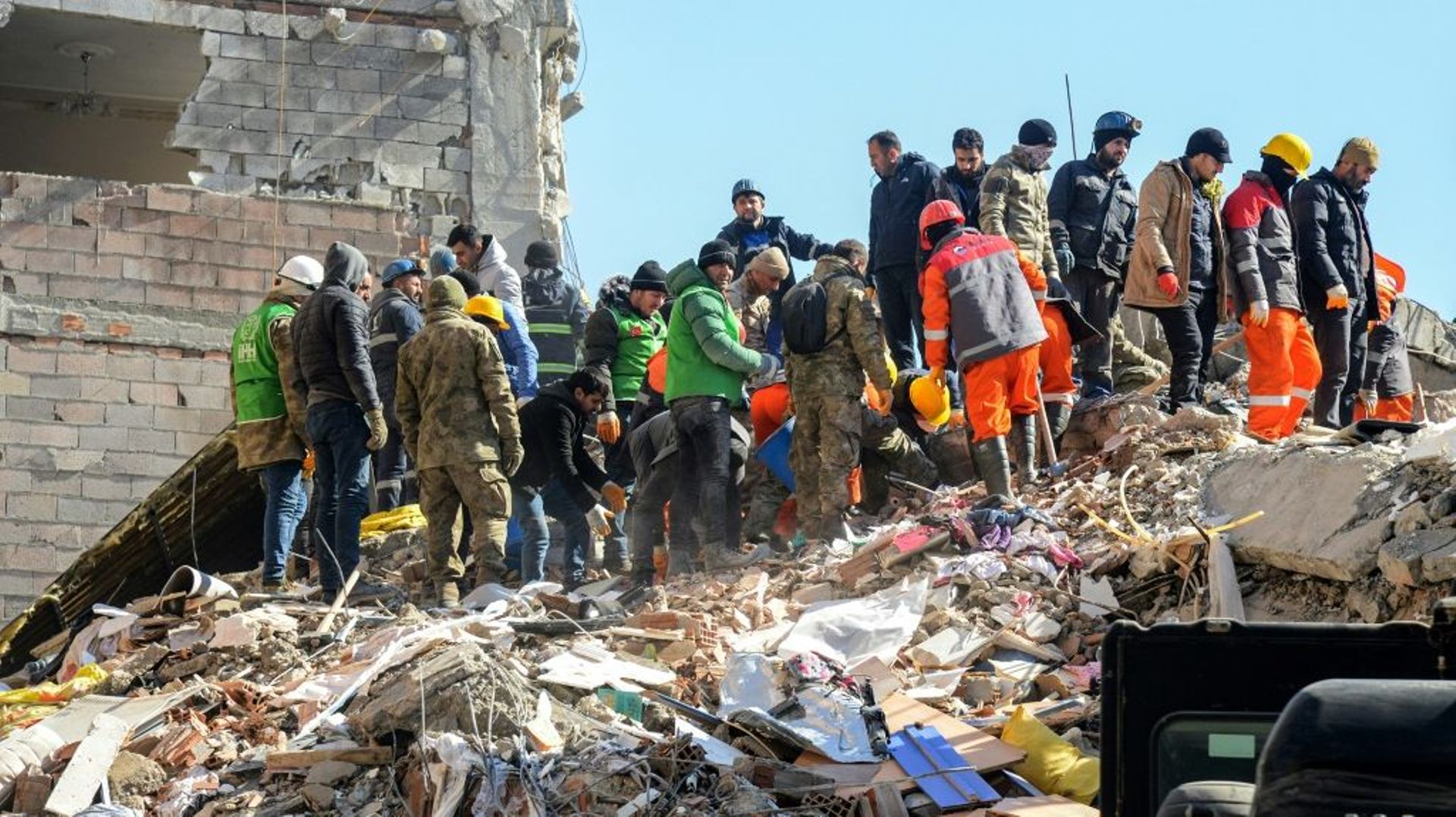 Séisme en Turquie et Syrie : plus de 25.000 personnes sont mortes, selon le dernier bilan