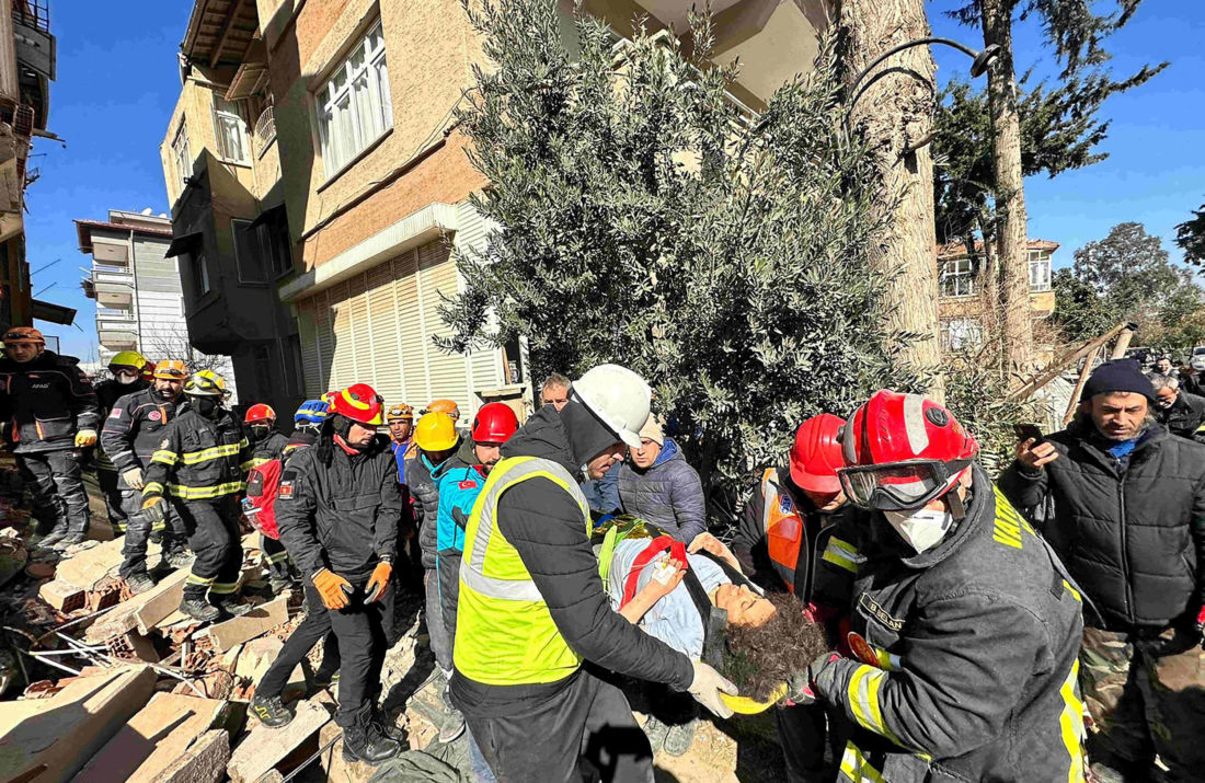 Séisme en Turquie et Syrie : plus de 21 700 morts, l’espoir de retrouver des survivants s’amenuise