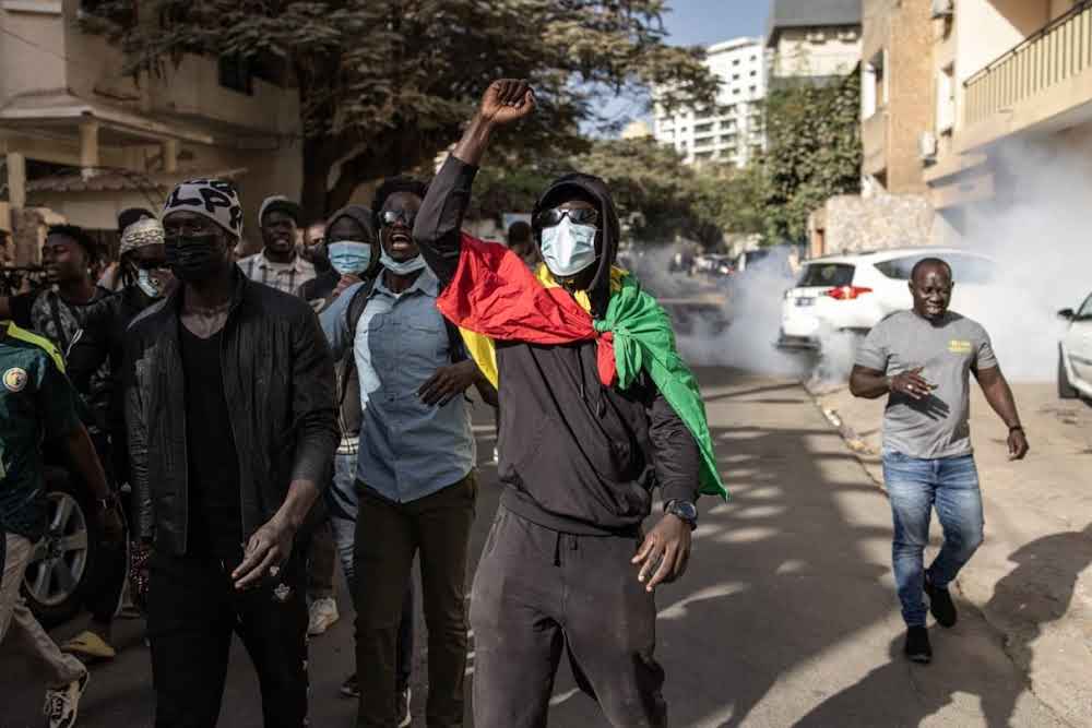Sénégal : un deuxième mort dans les manifestations, les heurts se poursuivent à Dakar