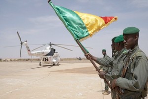 Un soldat tué au Mali par des hommes armés près du Burkina Faso 