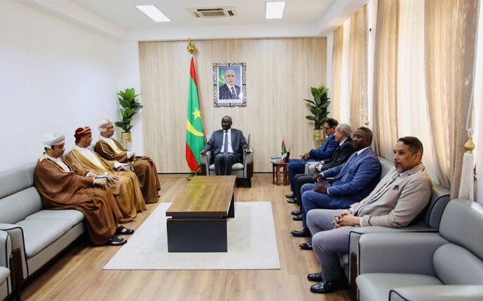 Le ministre des Affaires étrangères reçoit une délégation du Sultanat d’Oman