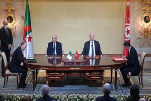 Tunis et Alger signent 27 accords de coopération
