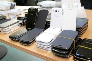 Saisie de 8.300 téléphones portables neufs au poste frontalier de Guerguerat