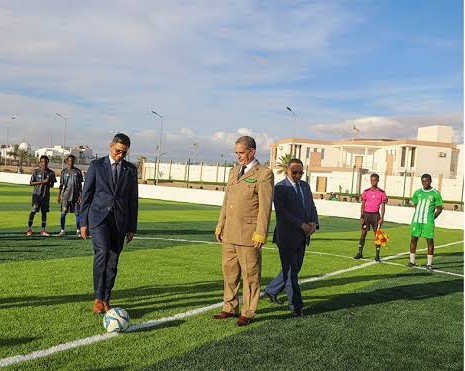 Le ministre de l’Autonomisation des jeunes supervise l’inauguration d’un « terrain de proximité » à Tevragh-Zeina
