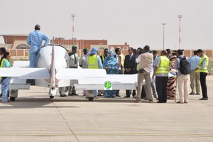 Arrivée à Nouakchott d'une expédition touristique aérienne du club Raid- Latecoère