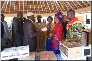 La Première dame du Mali apporte son soutien aux réfugiés vivant en Mauritanie 