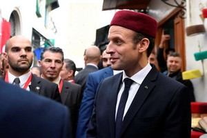 Tunisie : Macron critique l’intervention de l’OTAN en Libye