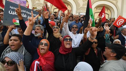 Avocats, journalistes, opposants, militants d'ONG... vague d'arrestations en Tunisie sur fond de crise migratoire 