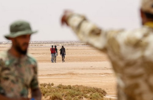 Etrangers agressés, migrants abandonnés dans le désert en Tunisie : pourquoi la communauté internationale ne réagit pas 