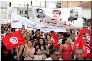 Tunisie: des milliers de manifestants réclament la démission du gouvernement 