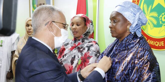 La journaliste Djaby Zeinabou décorée de la médaille d’honneur : une distinction bien méritée