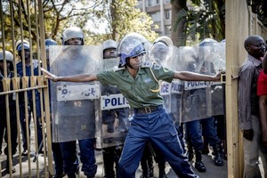 Zimbabwe: trois morts après l'annonce contestée de la victoire du parti au pouvoir